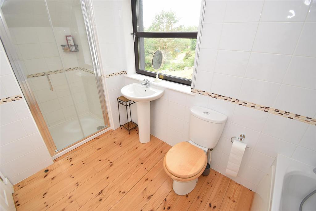 Affrick en suite.jpg