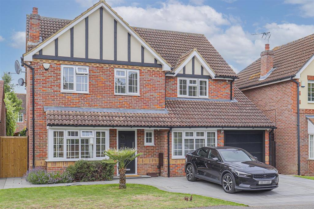 Long Grove Close, Broxbourne... 4 bed detached house £3,200 pcm (£738 pw)