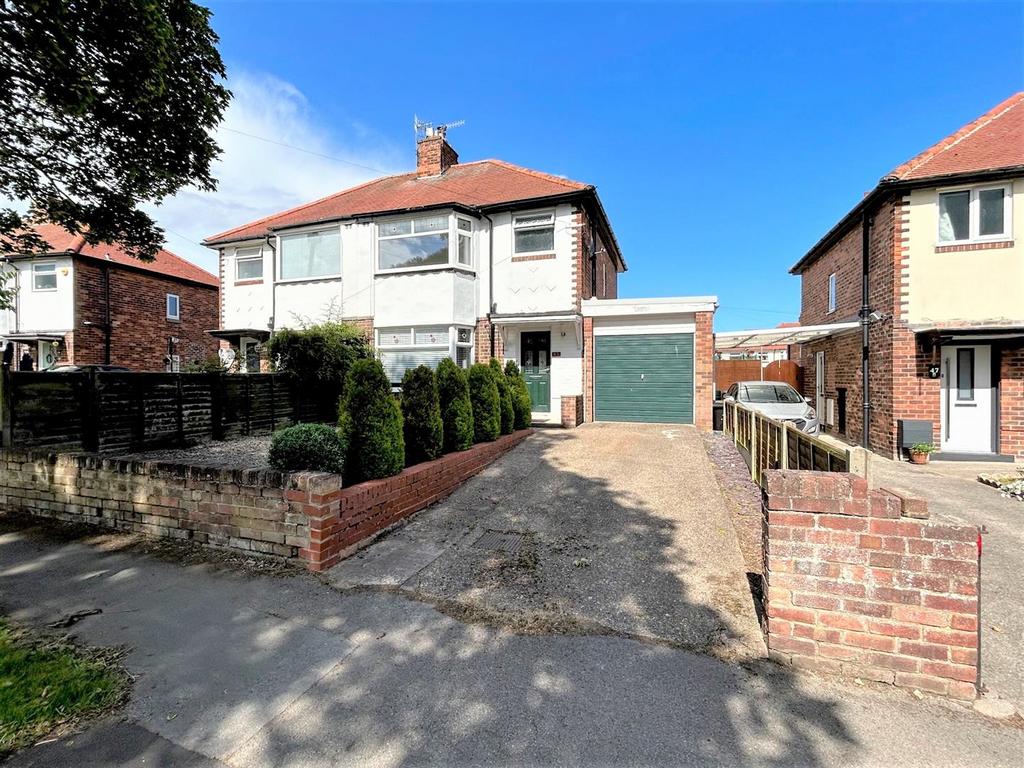 Newlands Park Crescent, Scarborough 3 bed semidetached house £220,000
