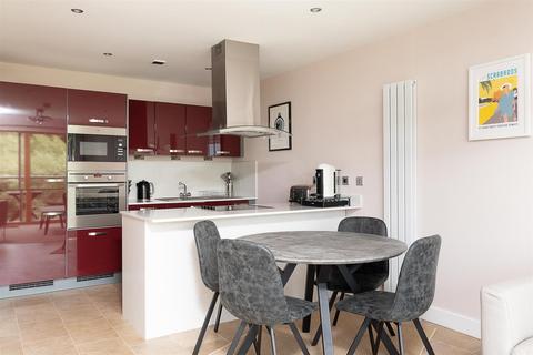 1 bedroom apartment for sale - The Sands, Peasholm Gap, Scarborough