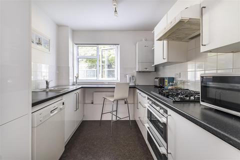 7 Denewood, Epsom, KT17 4DL