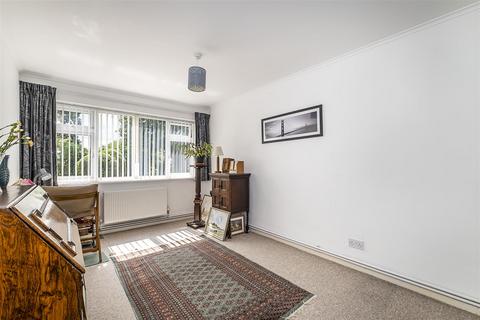 7 Denewood, Epsom, KT17 4DL