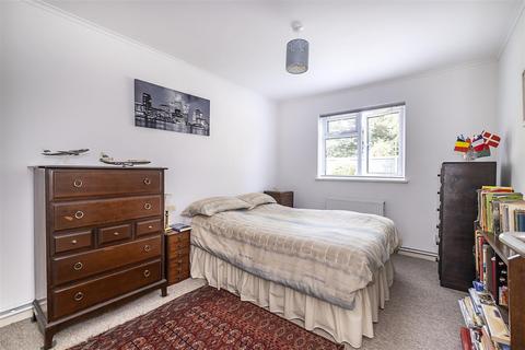 7 Denewood, Epsom, KT17 4DL