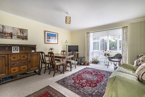 7 Denewood, Epsom, KT17 4DL