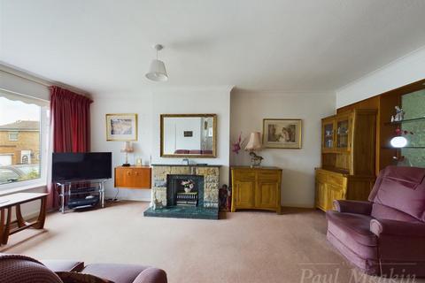 12 Thorold Close, South Croydon, CR2 8SA