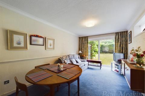 12 Thorold Close, South Croydon, CR2 8SA