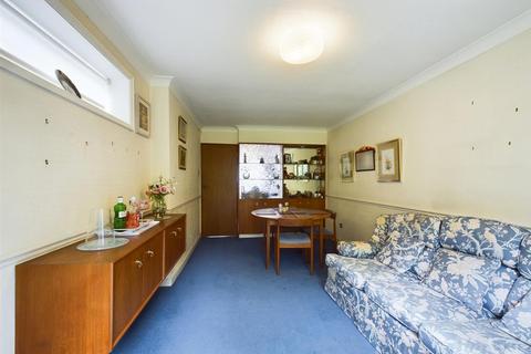 12 Thorold Close, South Croydon, CR2 8SA