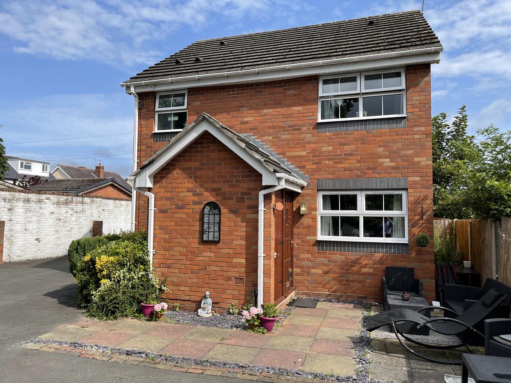 CRADLEY HEATH Beech Mews 1 bed semidetached house for sale £105,000