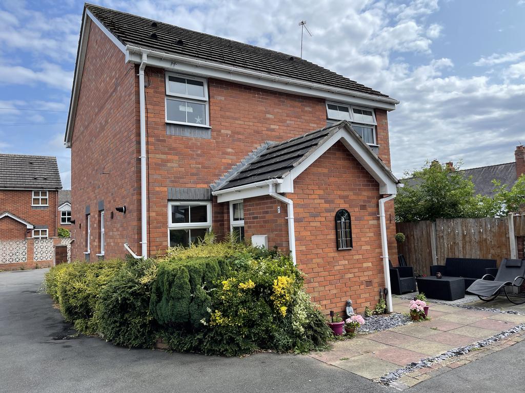 CRADLEY HEATH Beech Mews 1 bed semidetached house for sale £105,000