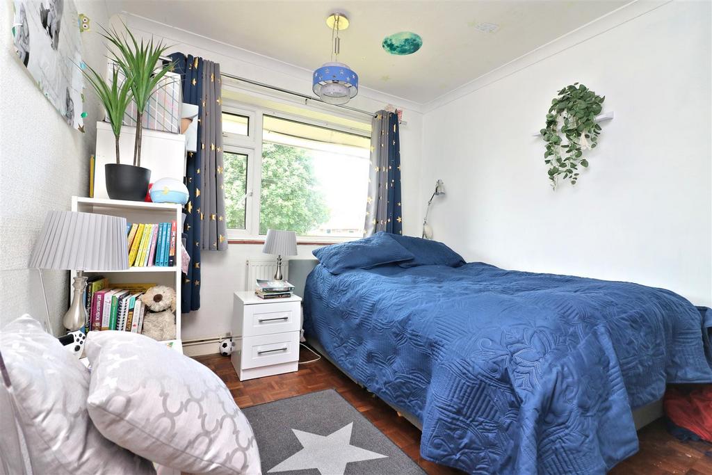 Grove Road, Harpenden, Herts AL5 1 bed for sale £259,995