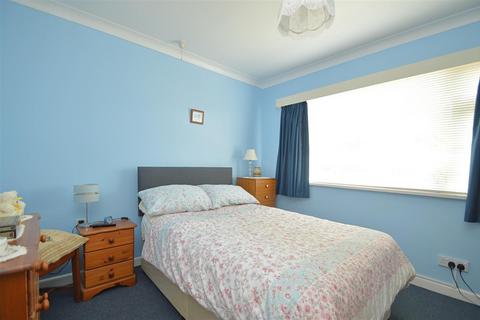 1 bedroom property for sale - CASH BUYERS ONLY * LAKE