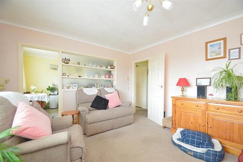 1 bedroom property for sale - CASH BUYERS ONLY * LAKE