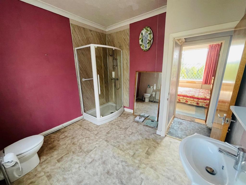 Shower room 2.jpg