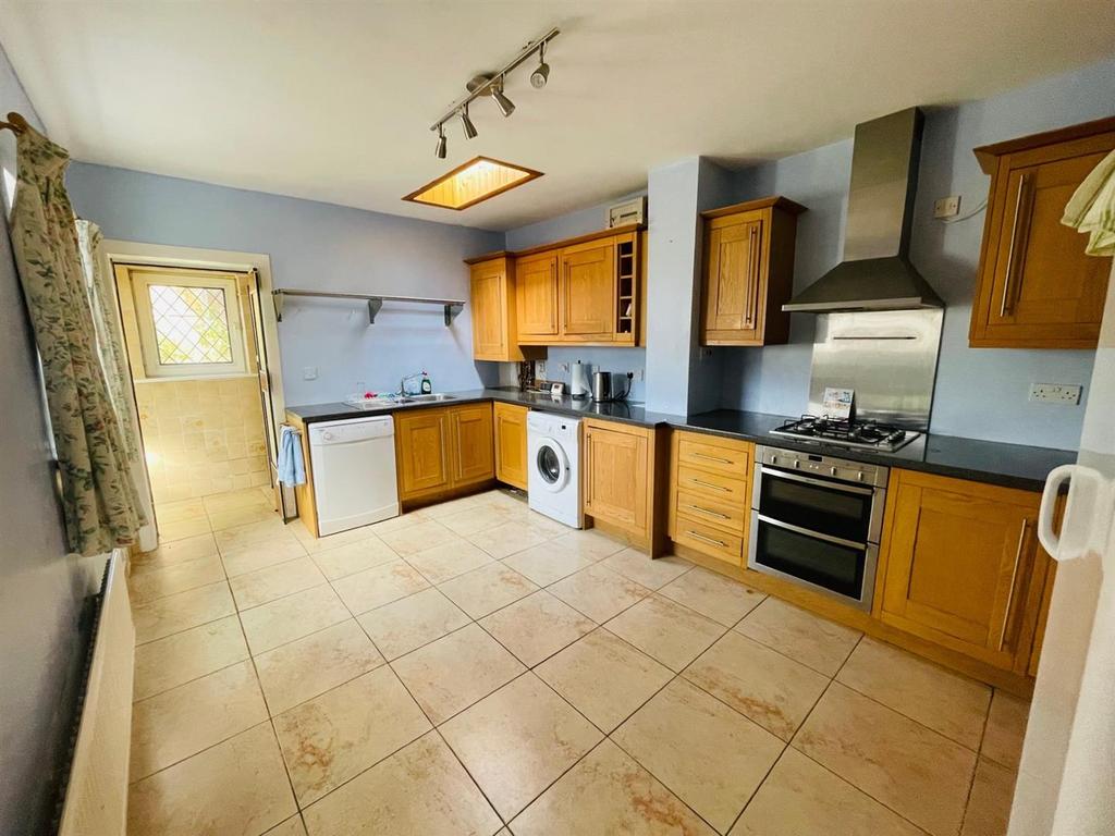 Kitchen 1.jpg