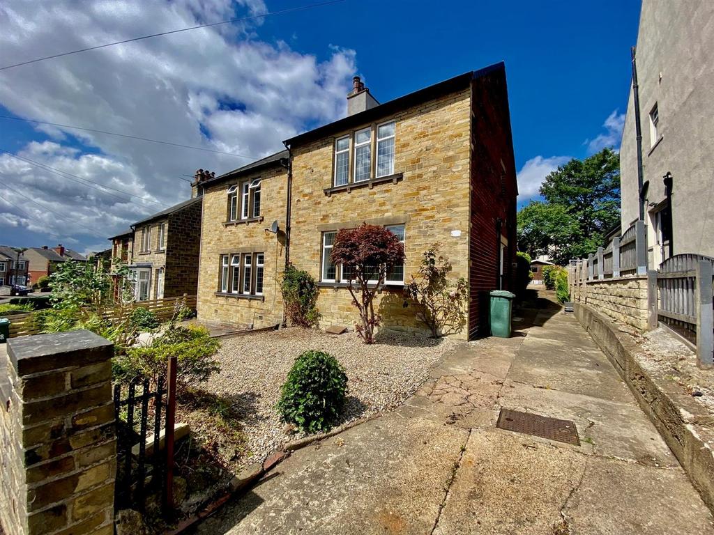 Heatherfield Crescent, Huddersfield 3 bed semidetached house £225,000