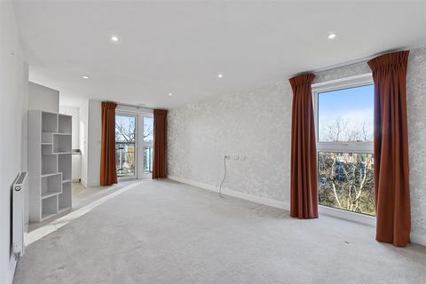 2 bedroom apartment for sale, Goldwyn House, Studio Way, Borehamwood