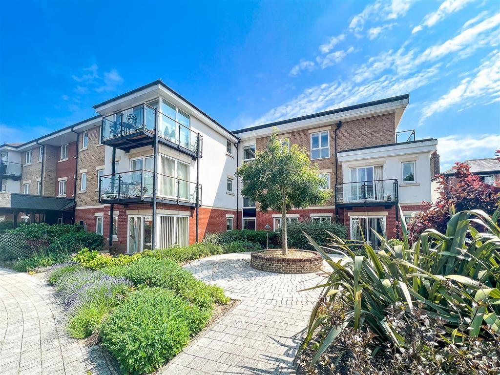 Drayton Lane, Drayton 2 bed apartment for sale £250,000