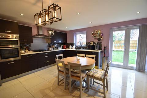 4 bedroom detached house for sale, 11 Spruce Drive, Shrewsbury, SY1 2UX