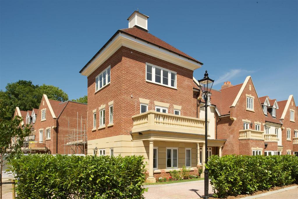 Kingswood Park, Bonsor Drive, Kingswood 2 bed apartment £2,500 pcm (£