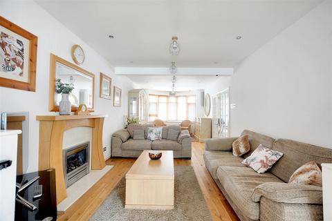 3 bedroom detached house for sale, Newlyn Drive, Nottingham