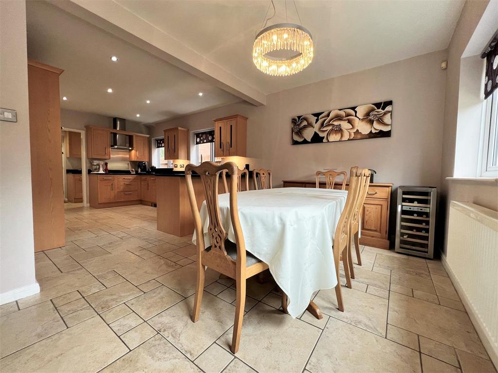 Kitchen dining room.jpg