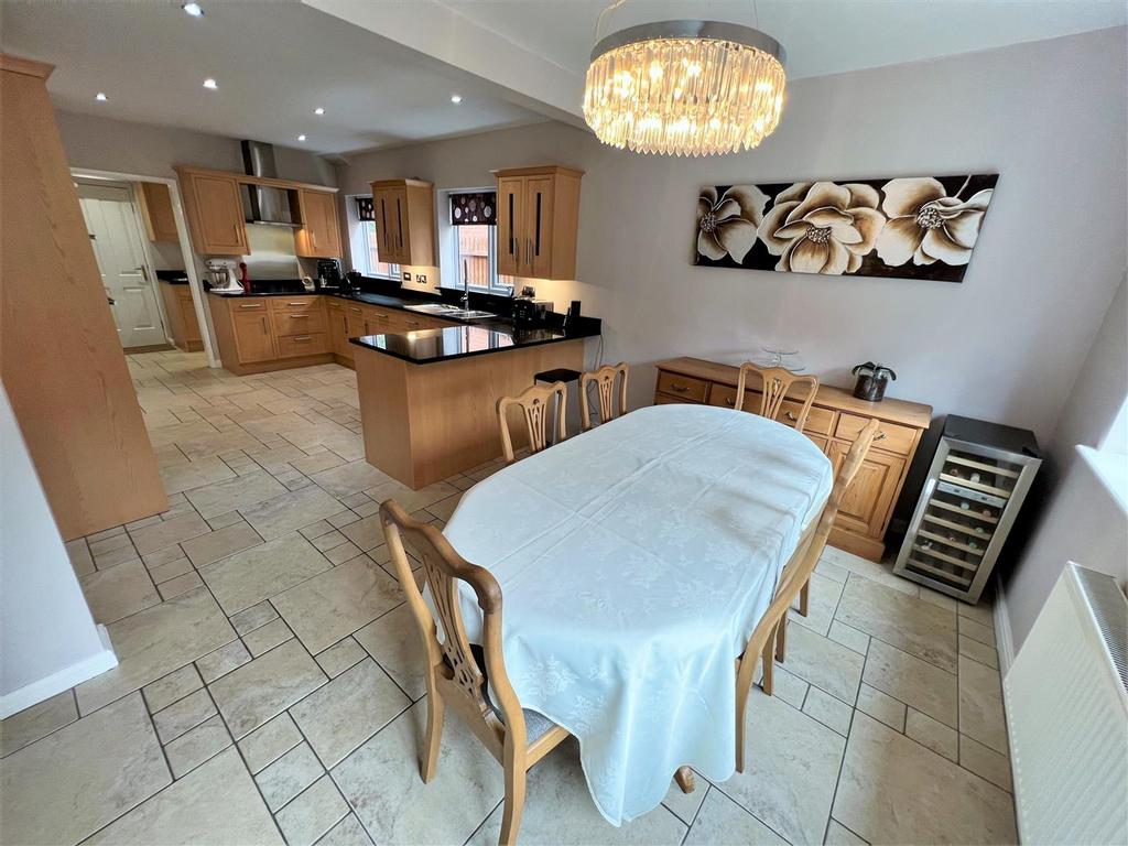 Dining area to kitchen.jpg