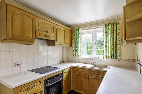 8 Castlerow Close, Sheffield, S17 4RA