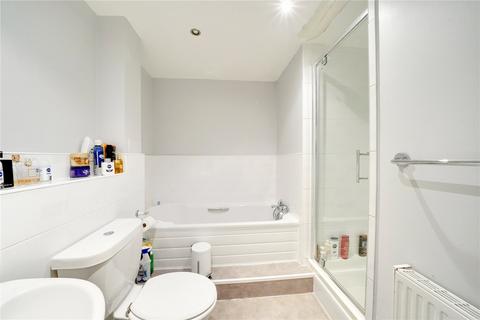 2 bedroom flat for sale, Cobham Close, Enfield, EN1