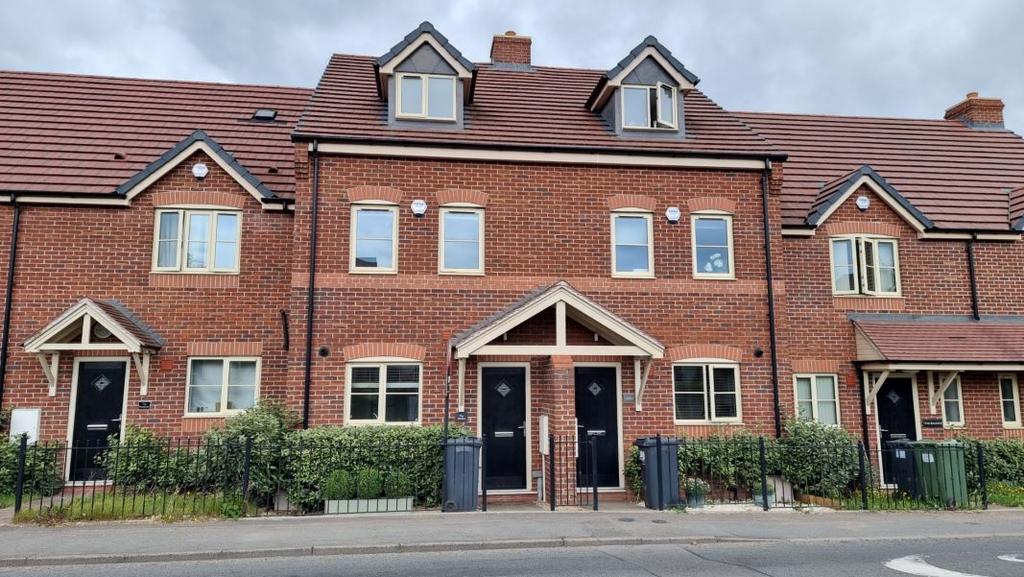 Stunning 3 Bedroom Town House for Rent In Hallow