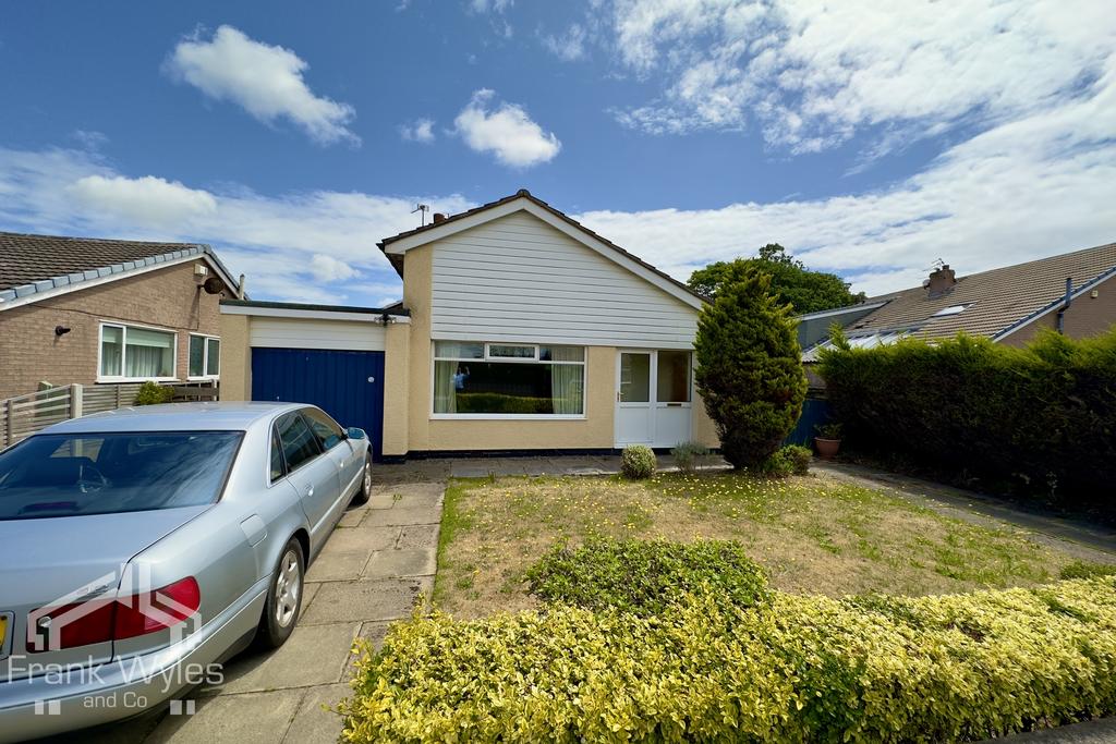 Pilling Avenue, Lytham St Annes, Lancashire 3 bed detached bungalow for
