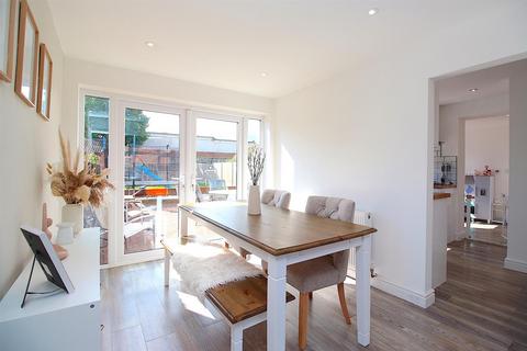 8 Barry Drive, Syston, Leicester, LE7 1LX