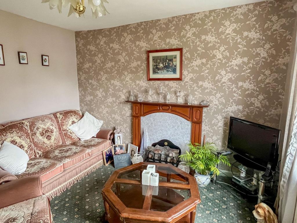 Redbourn Way, Scunthorpe, North Lincolnshire, DN16 3 bed semidetached house £95,000