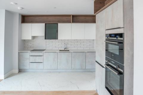 2 bedroom flat to rent, 13 Chelmsford Road, Shenfield