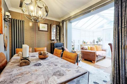 4 bedroom detached house for sale, Rayleigh Road, Thundersley
