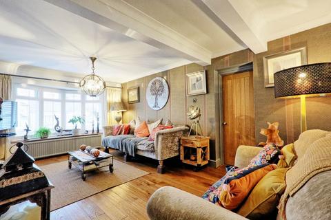 4 bedroom detached house for sale, Rayleigh Road, Thundersley