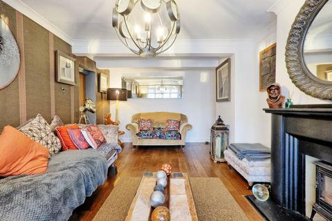 4 bedroom detached house for sale, Rayleigh Road, Thundersley