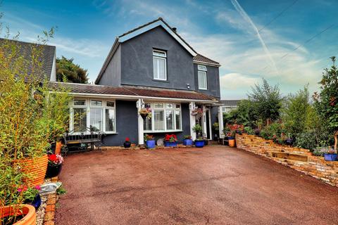 4 bedroom detached house for sale, Rayleigh Road, Thundersley