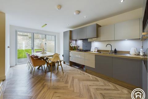 24 Ardlui Gardens, Hamilton, ML3 8QJ