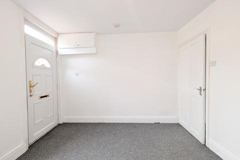 2 bedroom terraced house to rent, Railway View, Kettering, NN16