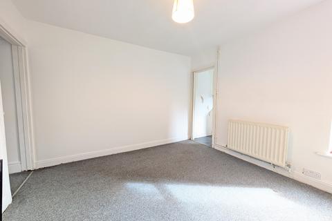 2 bedroom terraced house to rent, Railway View, Kettering, NN16