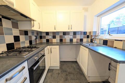2 bedroom terraced house to rent, Railway View, Kettering, NN16