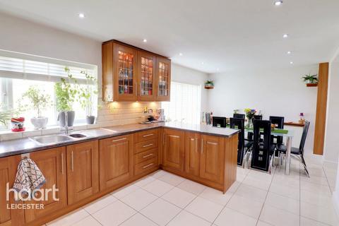 5 bedroom semi-detached house for sale, June Avenue, Leicester