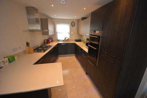 4 bedroom semi-detached house to rent, New Writtle Street, CM2