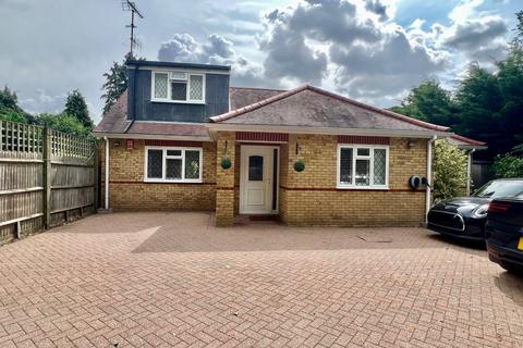 Summer Rose Cottage Condor Road, Staines-upon-thames, TW18 1UG