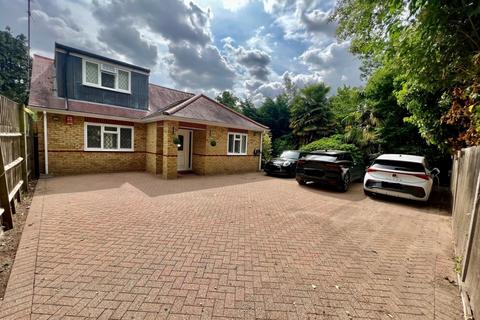 Summer Rose Cottage Condor Road, Staines-upon-thames, TW18 1UG