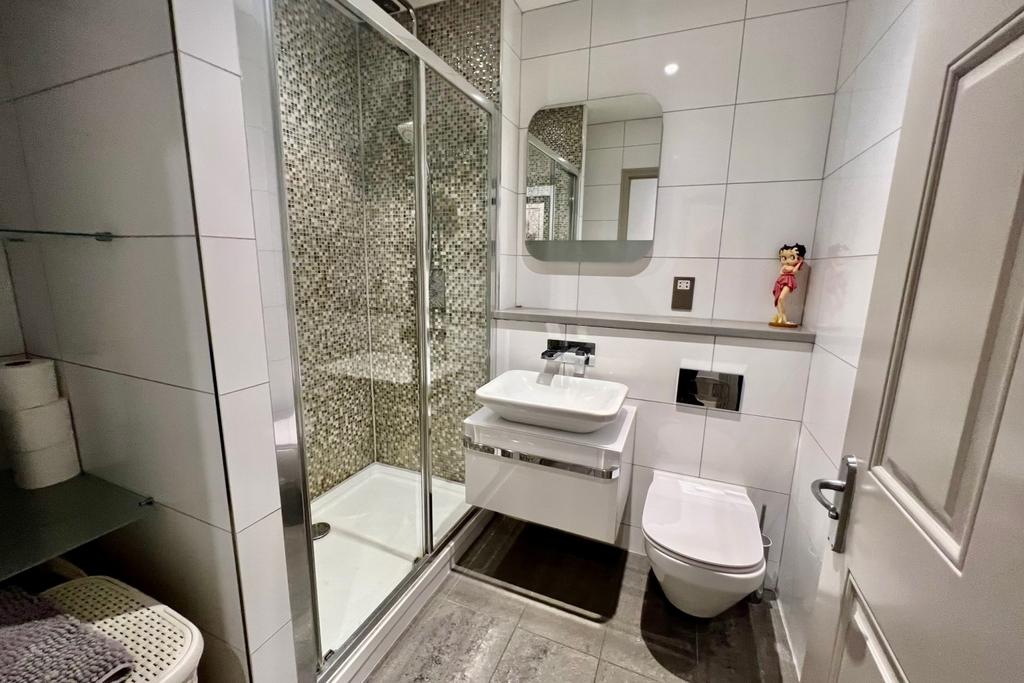 Summer Rose SHOWER ROOM