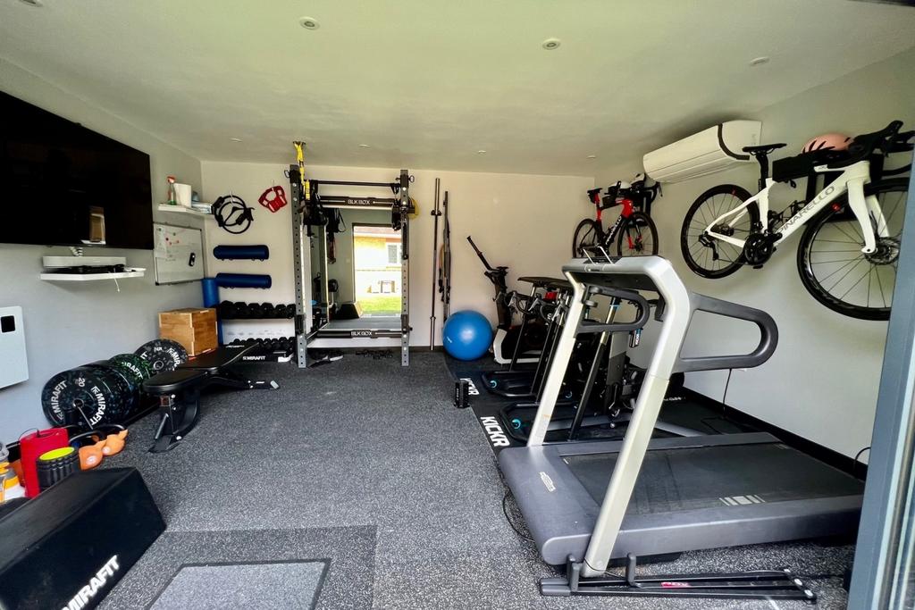 Summer Rose GYM