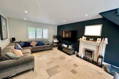 Summer Rose Cottage Condor Road, Staines-upon-thames, TW18 1UG