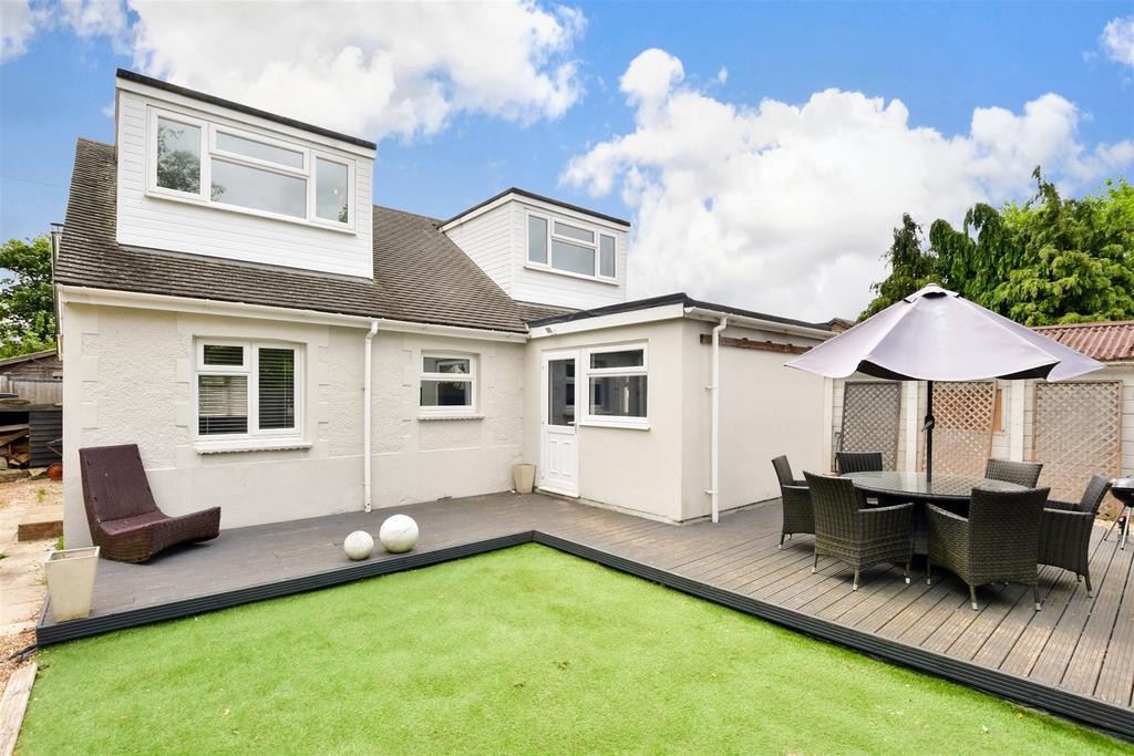 Southover Way, Hunston, Chichester, West Sussex 3 bed chalet for sale