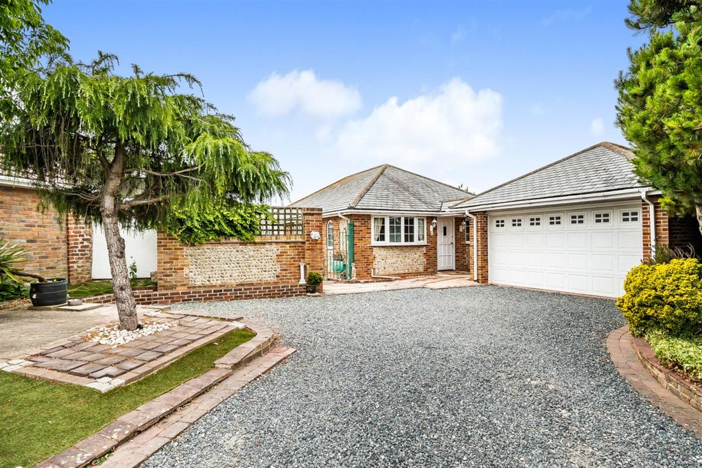 Lagoon Road, Pagham, Bognor Regis, PO21 2 bed detached bungalow £575,000